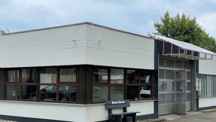 Die Halle der RK Bauklempnerei am Schwarzer Weg 34 in Hamburg-Steilshoop