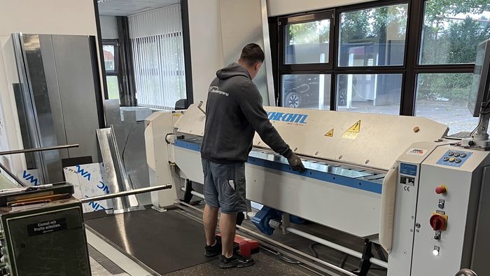 Maßgefertigte Kantteile aus der eigenen Produktion der RK Bauklempnerei